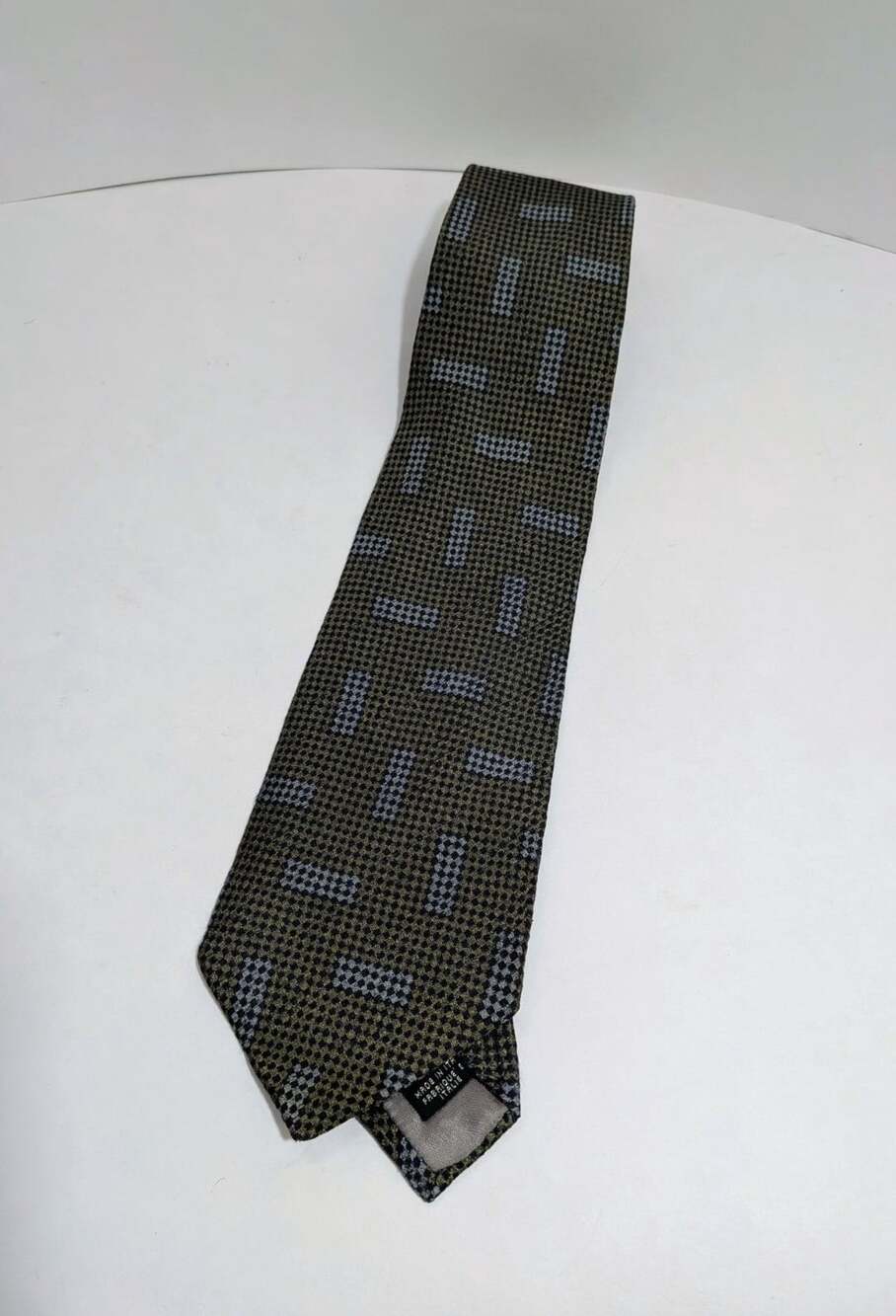 Giorgio Armani Cravatte Tie 100% Silk Made in Italy Olive Gray Geometric